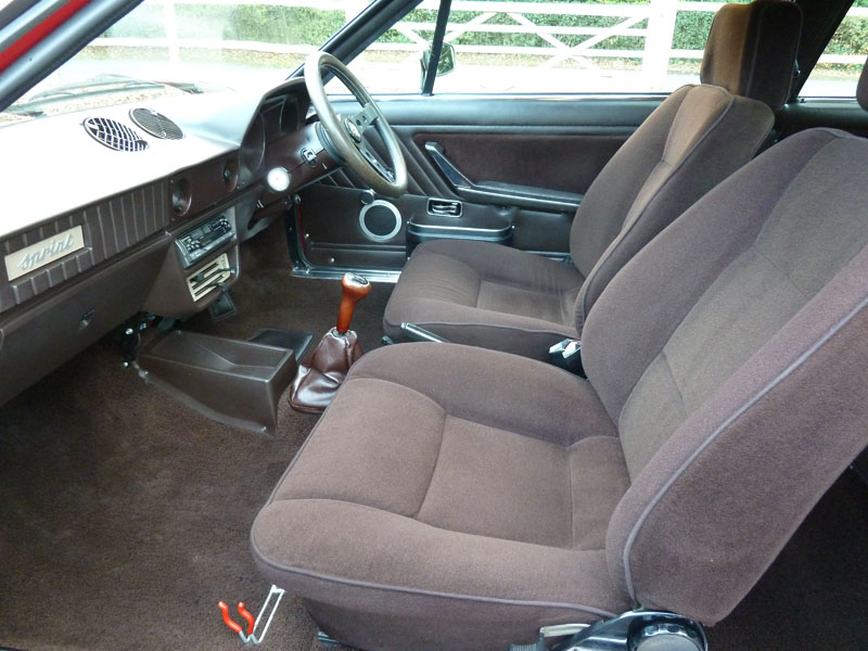 FKN-996V_31-10-14_Interior1.JPG