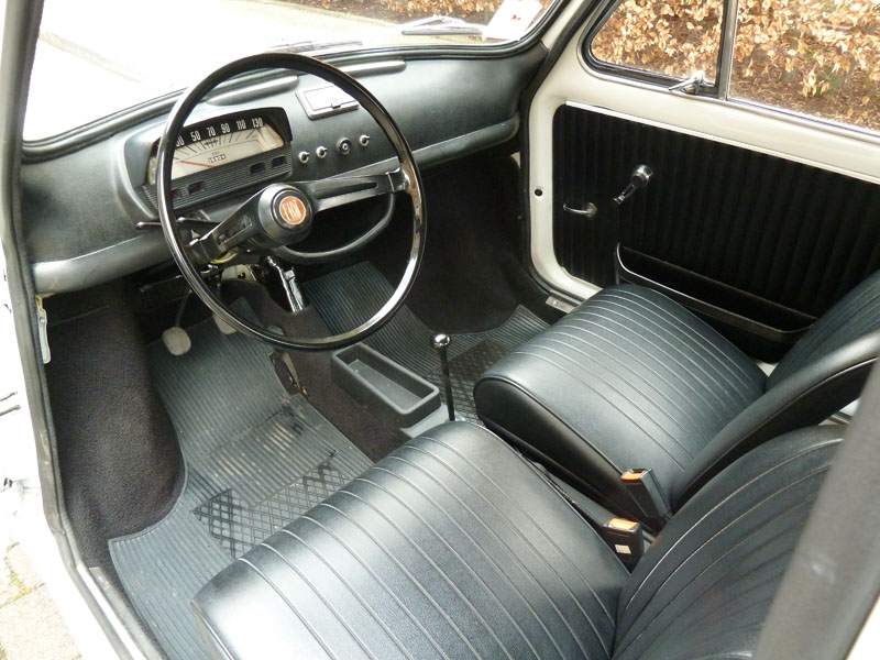 FIAT-500_13-JW_19-2-17_Interior2.JPG