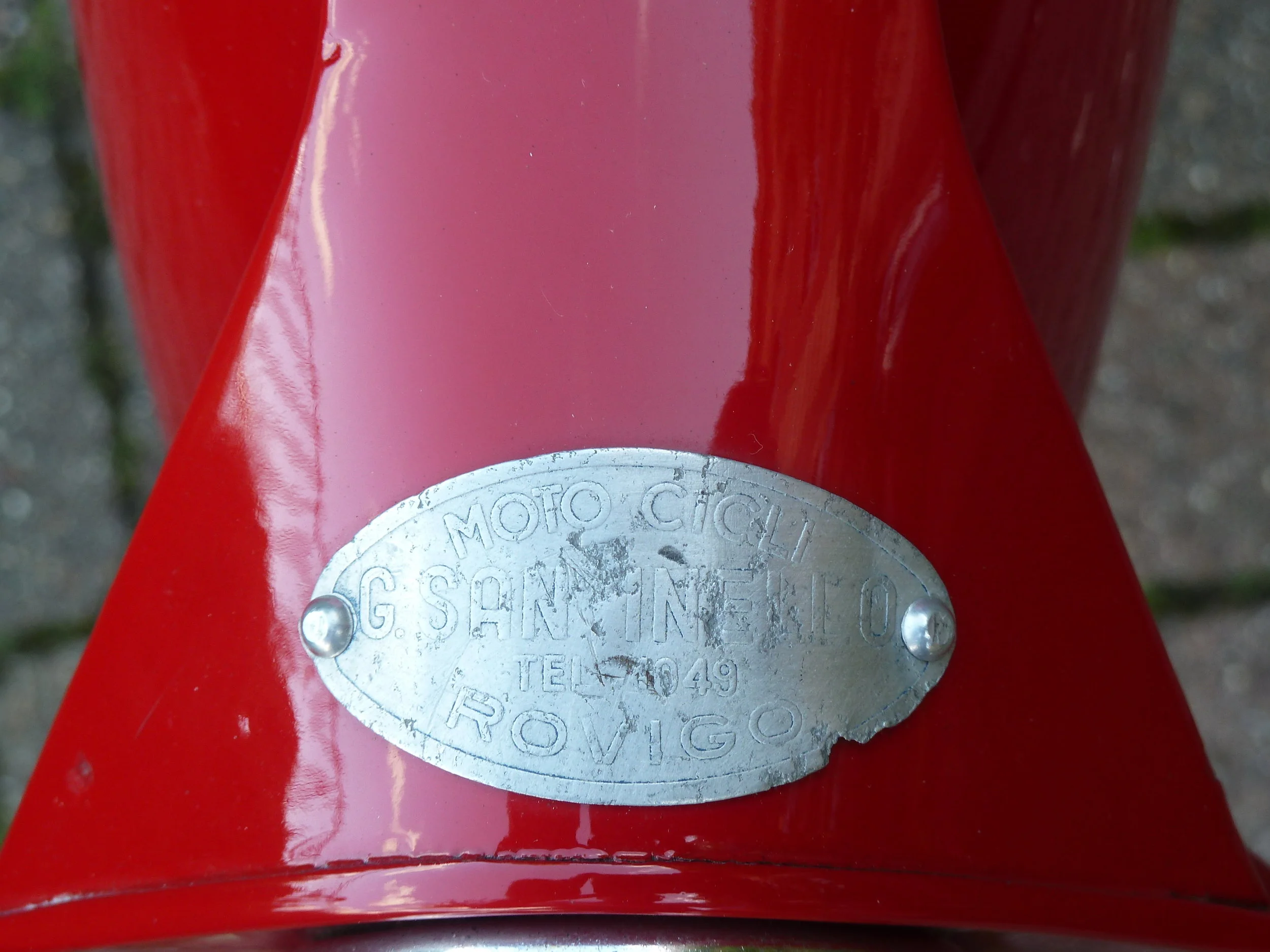 Maserati-125_A5562_5-8-17_Badge.JPG