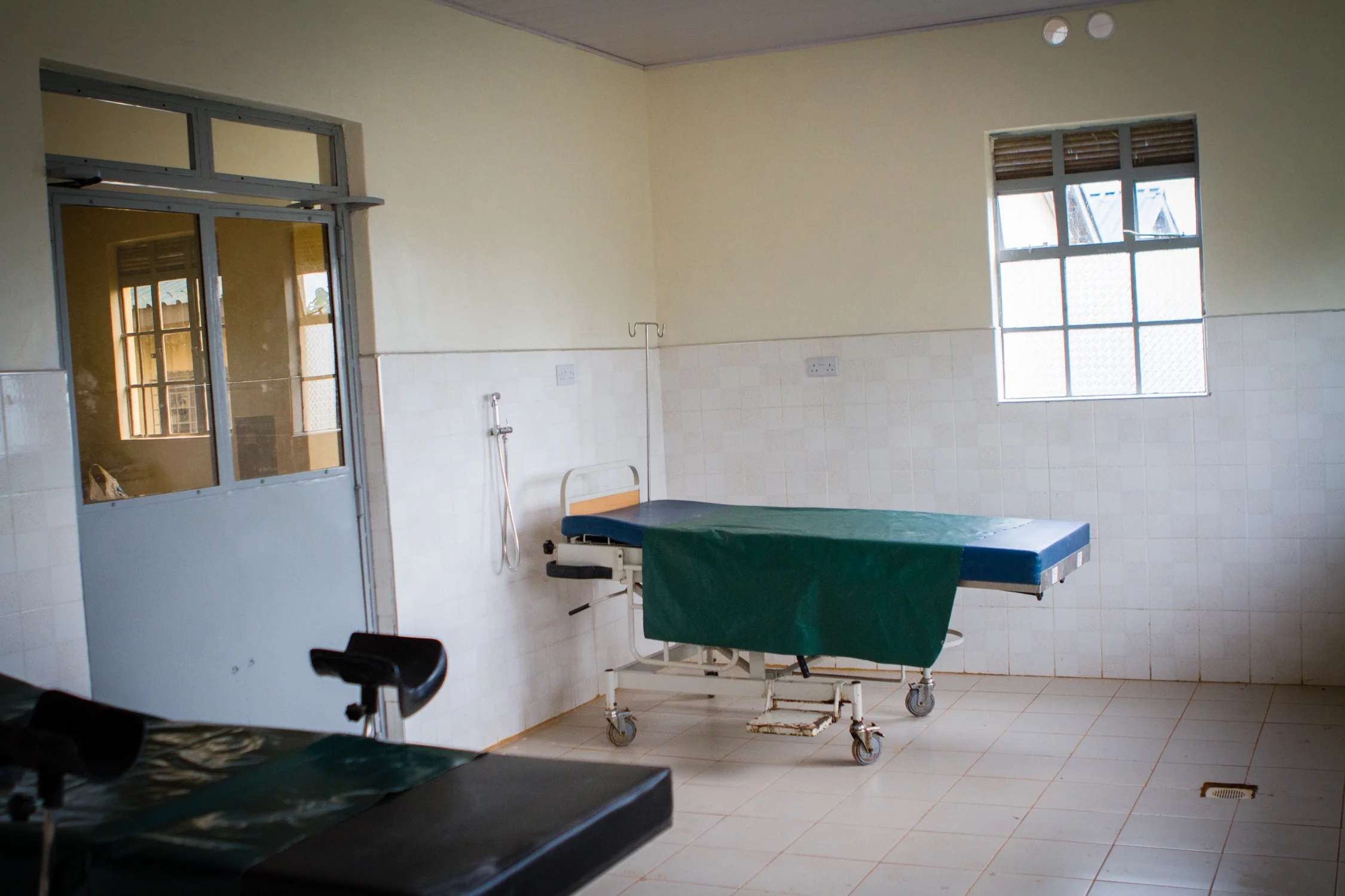 The delivery room ! One of these beds was donated by a Kenyan non-profit.