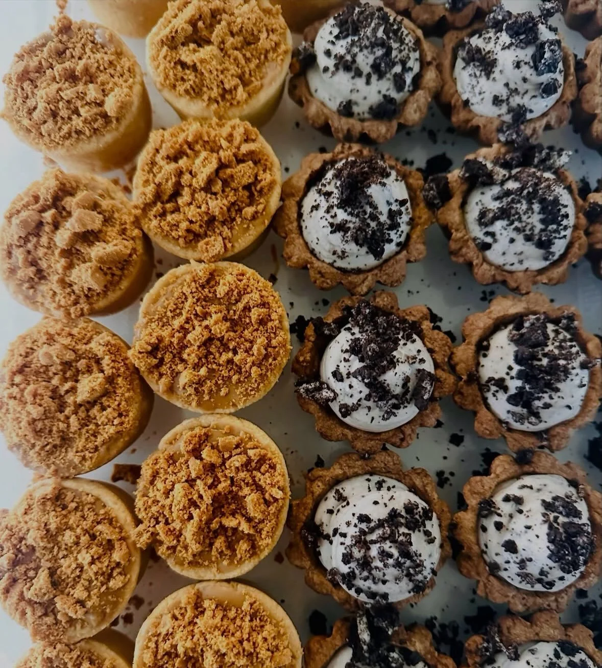 Yummmmmmmmm 😋😋😋😋😋 @miatarts are my very favorite dessert. Period. Hands down. They are delicious little tarts of pure perfection 😍🤩

Our regulars at Winetopia know them well. I think a fair number of people come just for the tarts🤣😂🤣

We ar