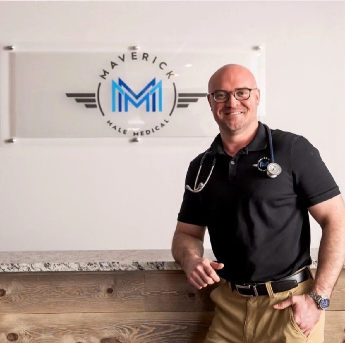 Meet @drnickgentry from @maverickmenshealth who is responsible for bringing a clinic to NWA that is focused on men&rsquo;s holistic health and according to my husband has the best healthcare customer service he has ever experienced. 👏👏👏

Dr. Gentr