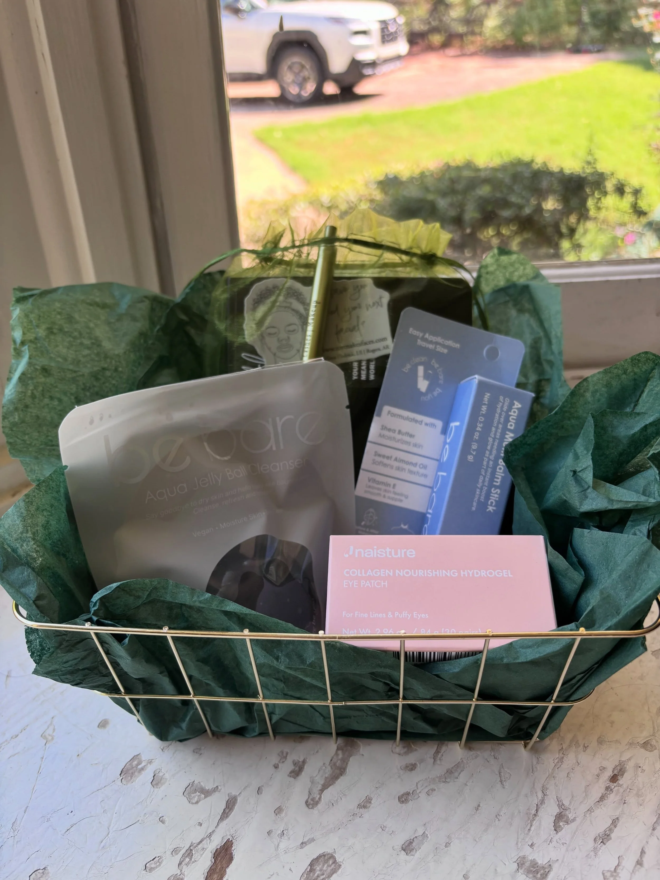 I love this one! It&rsquo;s a Self Care Gift set from @toymakesfaces 😍👏😍👏 This gift set fits perfectly in our Wellness &amp; Beauty category because it helps you achieve both 🙋🏻&zwj;♀️🙋🏻&zwj;♀️👏👏👏 Giving you a glow from in the inside and o