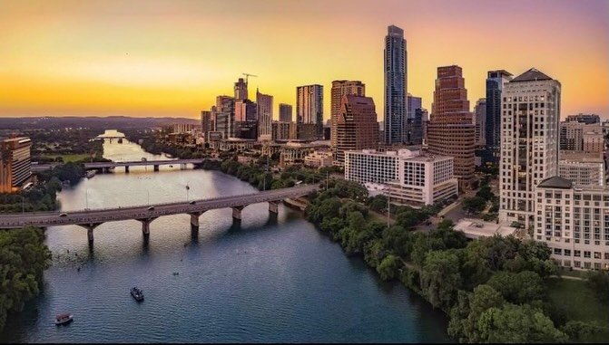 Football 🏈 lovers this one is for you! The Ultimate Austin Experience 🙌🙌🙋🏻&zwj;♀️🙋🏻&zwj;♀️🙋🏻&zwj;♀️

This package includes:
&mdash;4 premium tickets to a 2027 Texas Longhorns home game at DKR, in the Verdadero Touchdown Club. 👀Enjoy complim