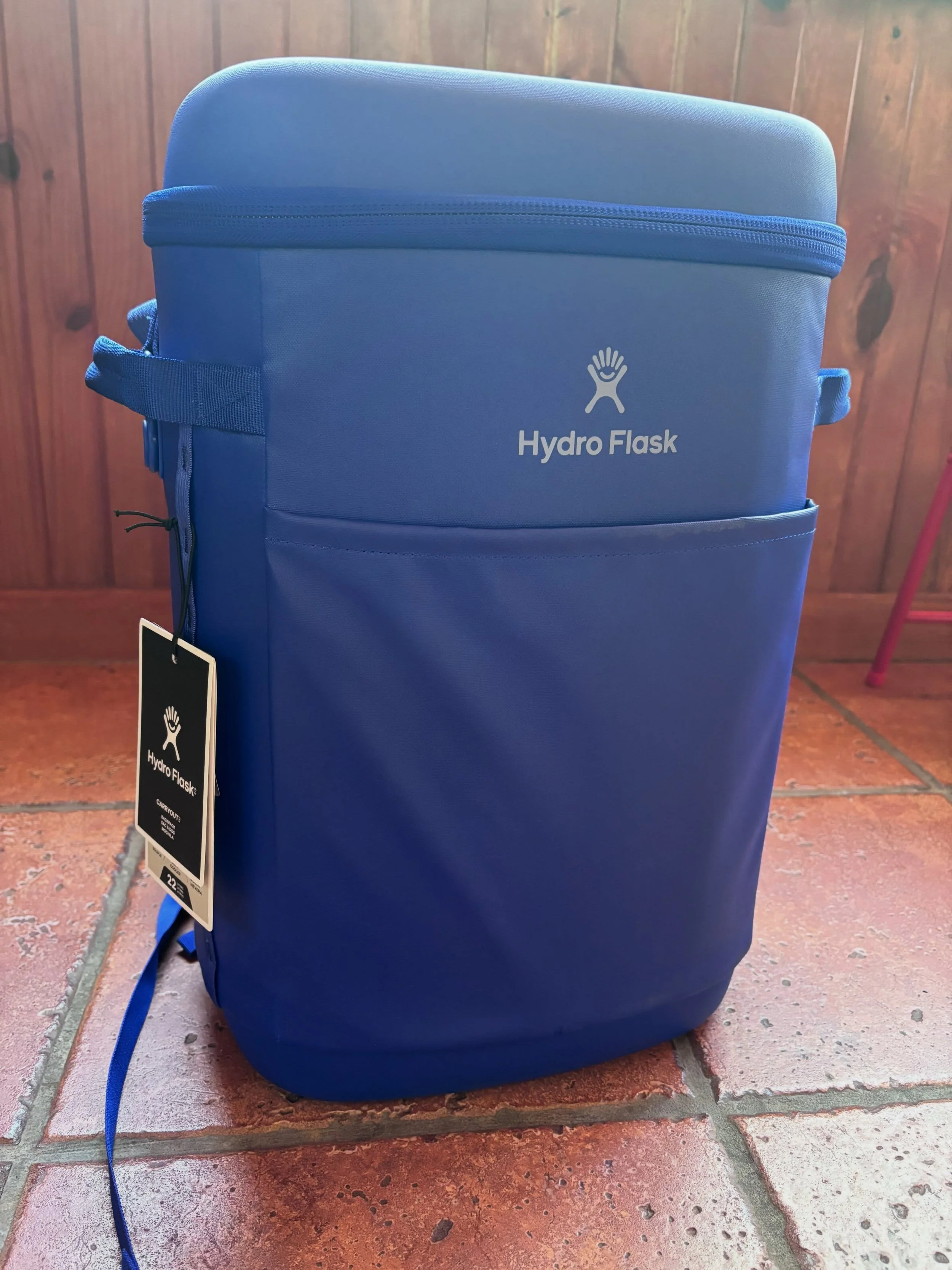 @packratoc had been one of my favorite stores since I was a little girl. You just walk in and immediately start imagining all of the adventures you could go on. ✨🌳🌴🧗 They have everything you need! 

This @hydroflask Backpack Cooler is exactly what