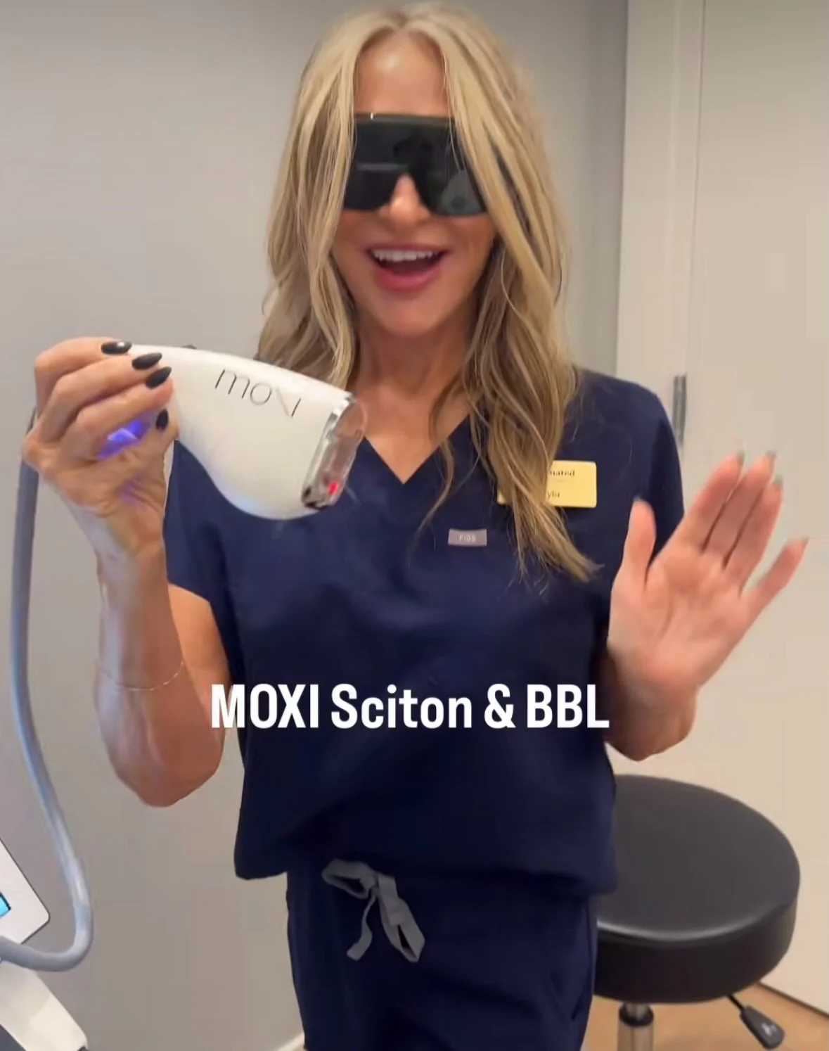 Oh this is a good one! @rejuvenatedmedspa had donated a Moxi Full Face Treatment 🥳🥳🥳

If you get the Moxi laser treatment, you will have:

Refreshed Skin
Smoothened Texture
A Brightened Complexion
Reduced Sun Damage
Refined Pores

And who doesn&rs