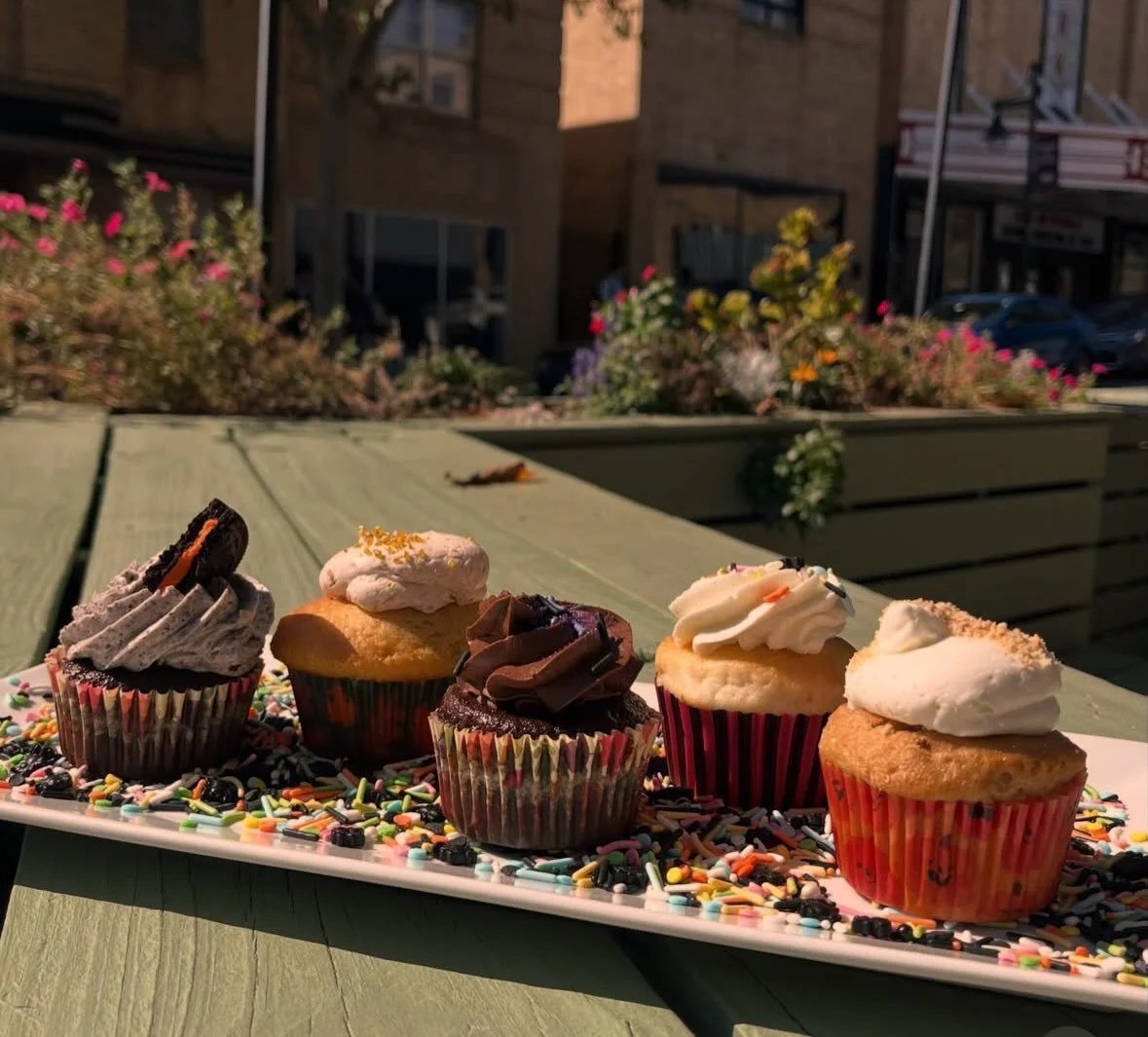 This Winetopia auction item sounds so good! It is from @bakedbykori the only bakery and wine bar in NWA 👀👀👀🙋🏻&zwj;♀️🙋🏻&zwj;♀️🙋🏻&zwj;♀️🙋🏻&zwj;♀️ Yes please! 

You get a $50 gift card to spend at @bakedbykori in Rogers. Serving morning coffe