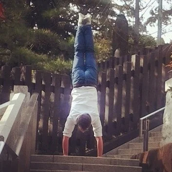 A park somewhere in Tokyo a few years ago when I felt compelled to do handstands everywhere...
#handstands
#yoga #tokyo