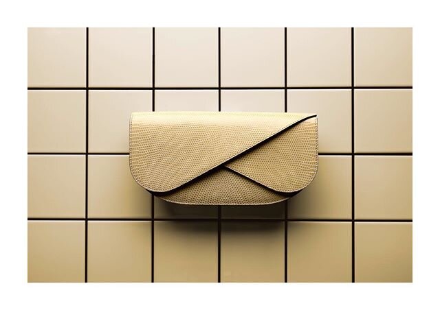 Image for @partisancollector : Butterfly clutch in ivory lizard.
.
.
.
.

#butterfly #mini #bag #accessories #uniqueitems #leathergoods #collection #handmade #sustainablefashion #craftmanship #artisanat #maroquinerie #partisancollector #paris #madein