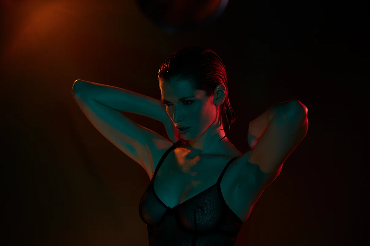isaac-bearman-beauty-photographer-dark-lingerie.jpg