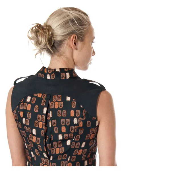 Lewa VR Trench Vest shop back detail.jpg