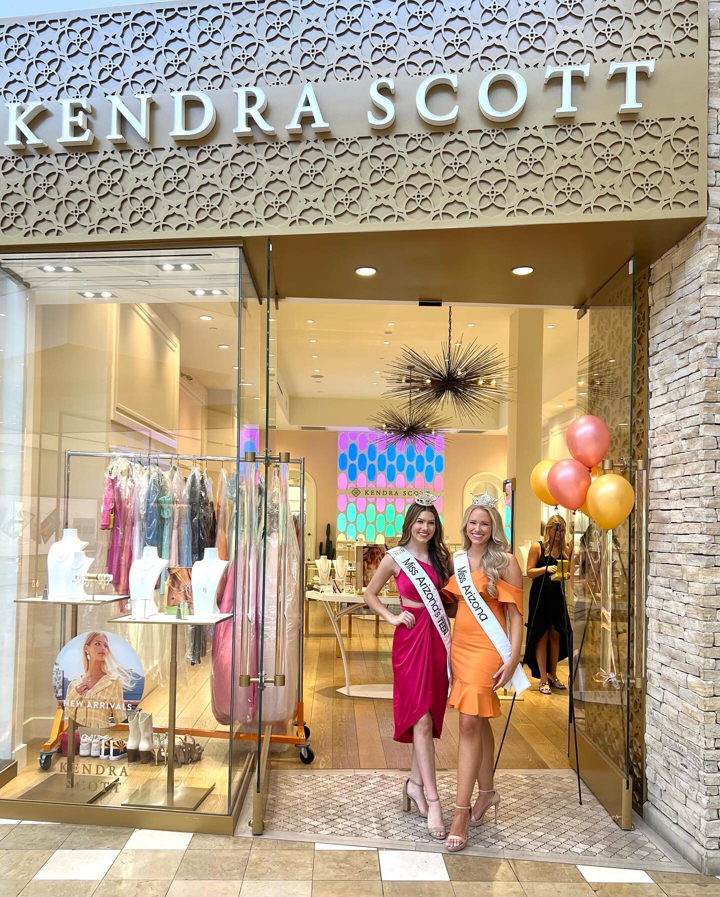 Thank you so much to everyone who  came out for Saray&rsquo;s @maoteenaz send-off party! We had a fabulous time at @kendrascott Chandler! Saray is ready to bring that heat to the National stage! 🌵🌟
.
.
#kendrascott #missarizona #mazot #party #suppo