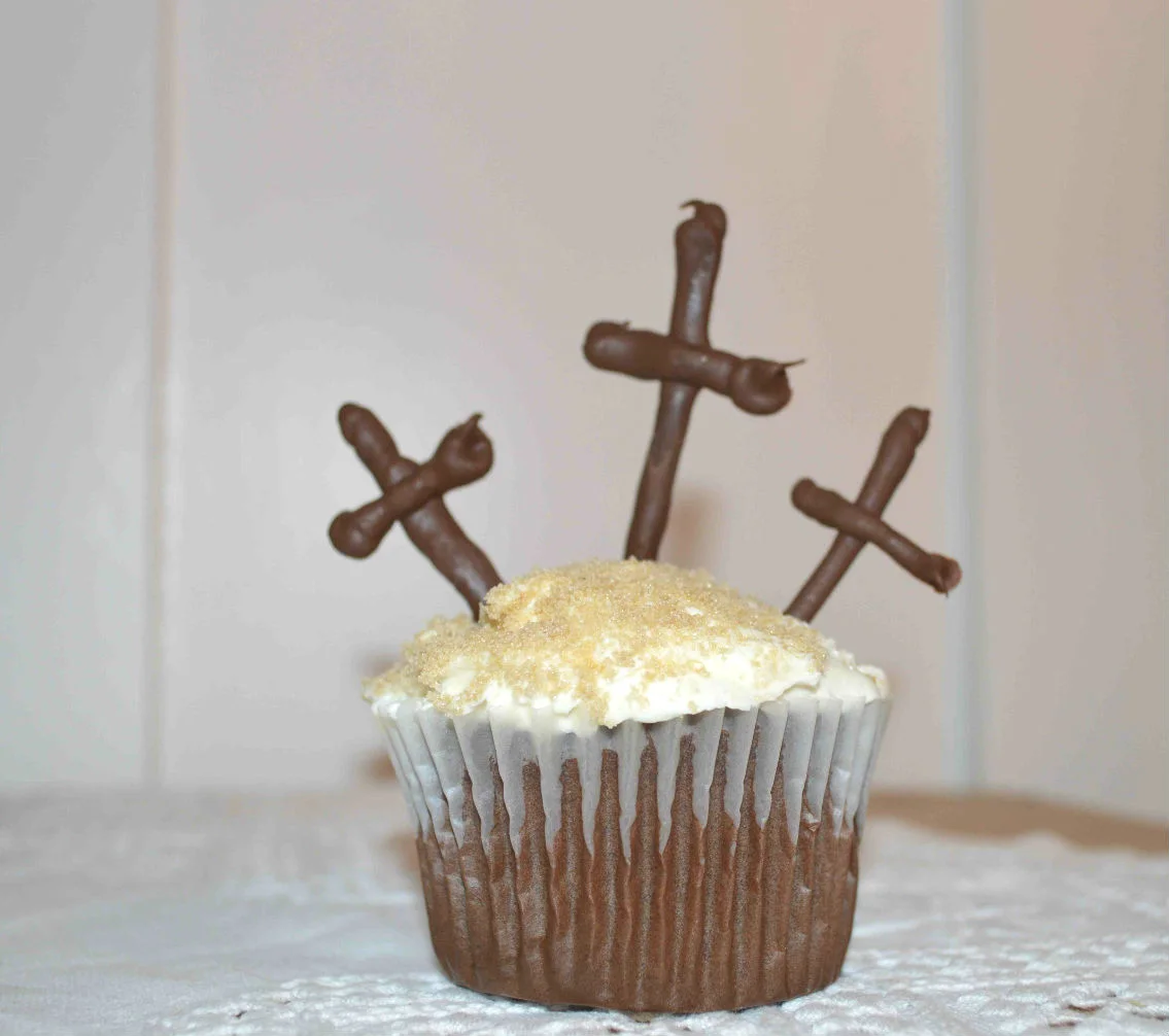 Idea for this cupcake from I am baker