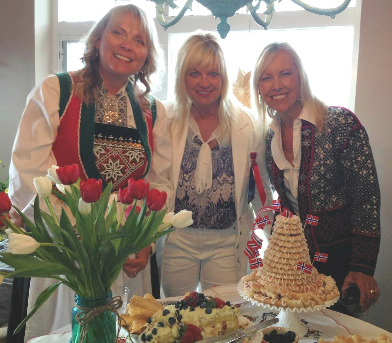 Linda (in Hardanger bunad), Norwegian friend Heidi, and me