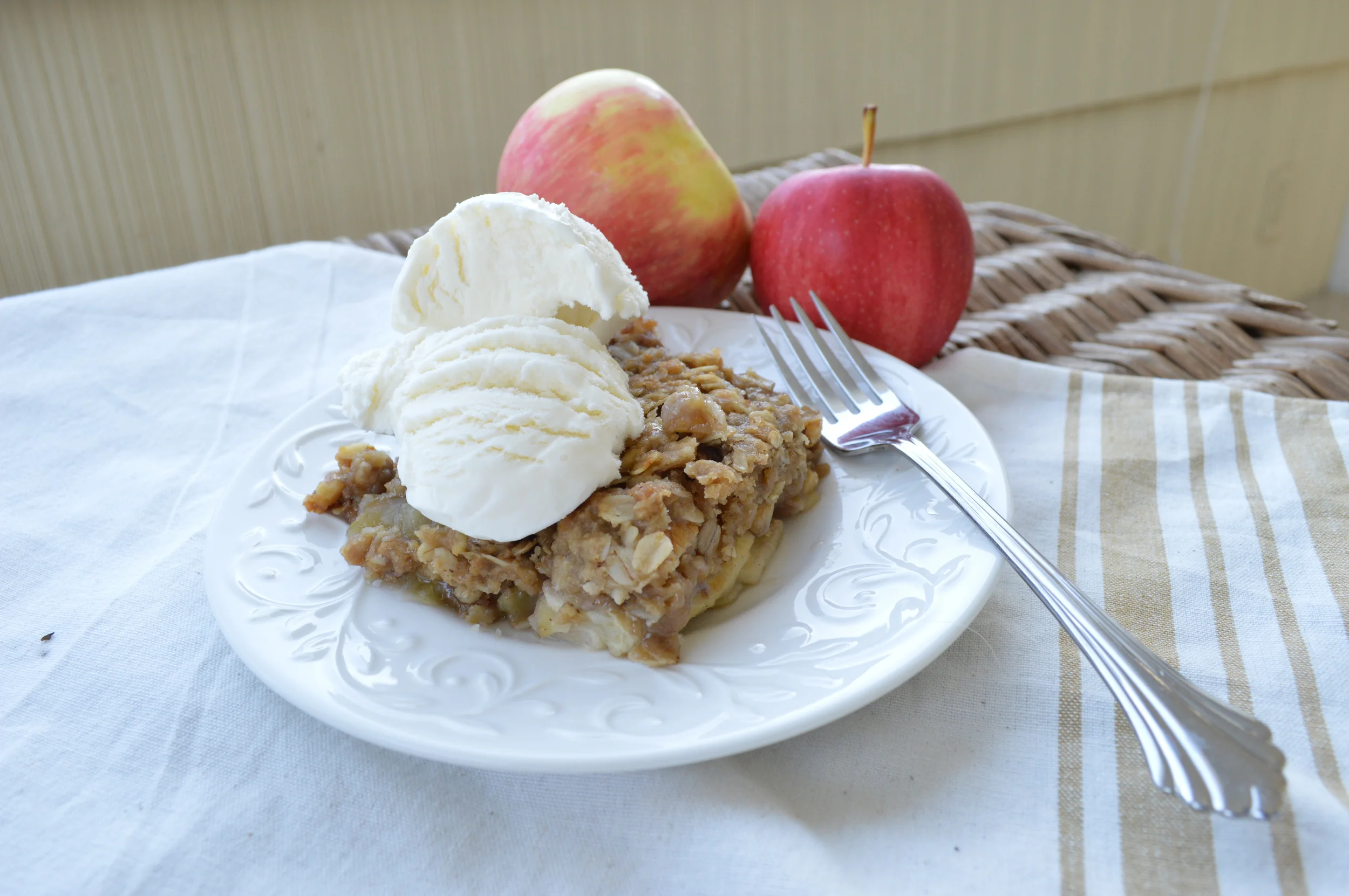 A little apple crisp out on the front porch!