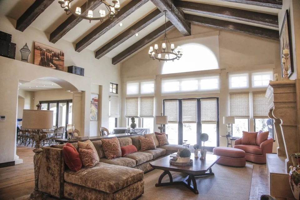 Love the open beam ceiling...(photo from Oregon Live)