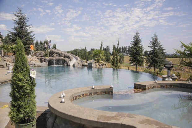 Another look showing the hot tub and the pool...(Photo source Oregon Live)
