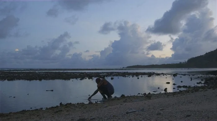 Mario Robles of California, friend and brother-in-arms to Sapuro, visits Kosrae to pay his respects.