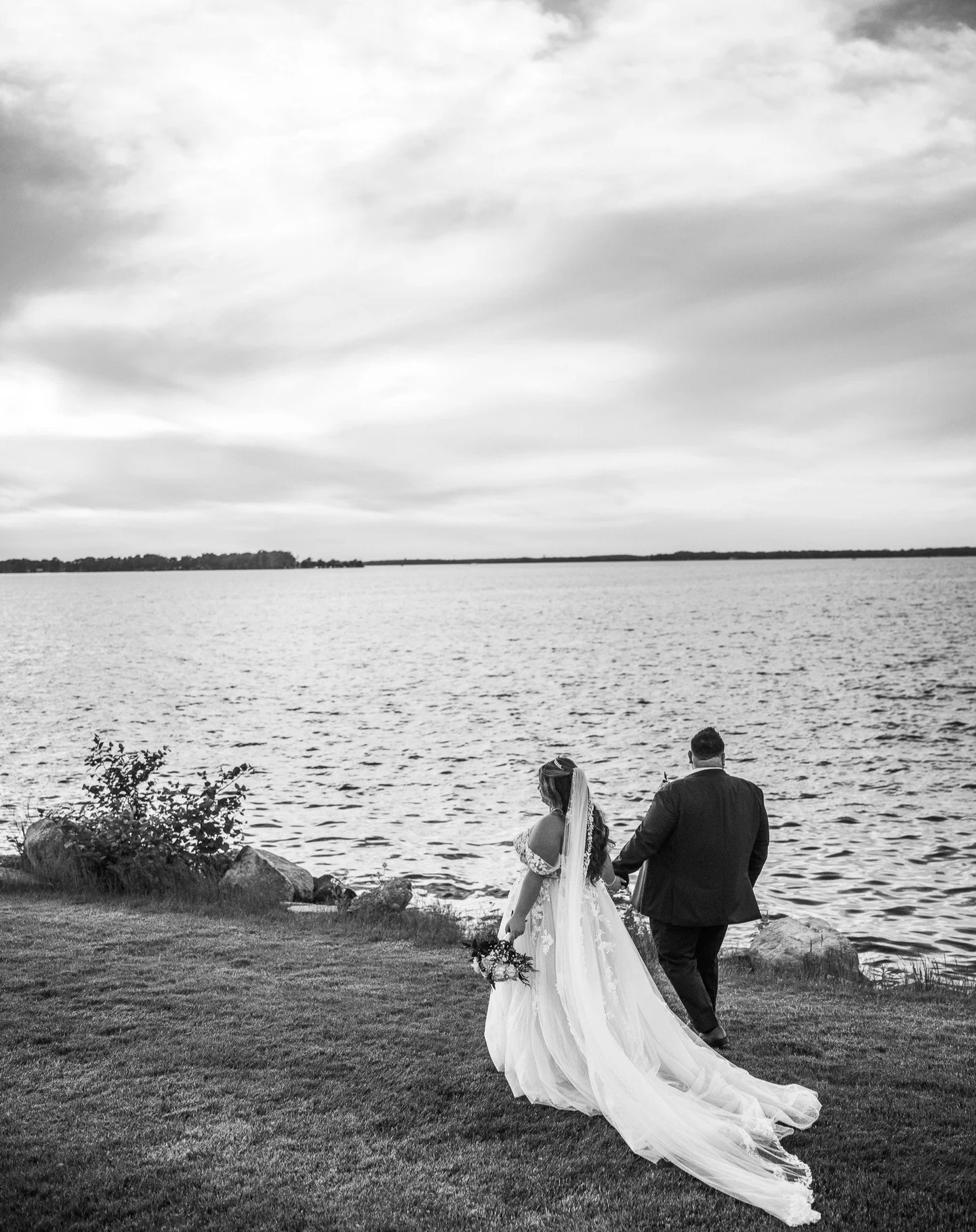 SNEAK PEEK!!!
Congratulations Ryan &amp; Lauren!!

Photo: @scarinzi 
Video: @scarinzimedia
Venue: @lakeshore1860 
Dessert (Cookies): Marissa Dunham
DJ: Triple City Entertainment, LLC
Singers: Mark &amp; Amy Albin- from: @unitedwithchristworship 
Offi