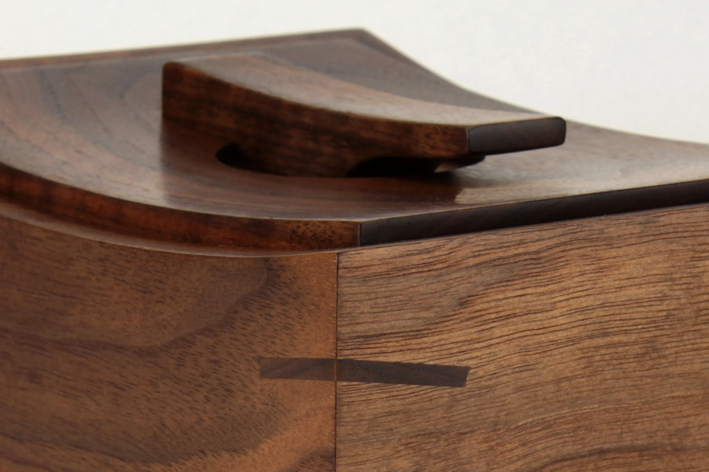 nestled lids and gentle curves 