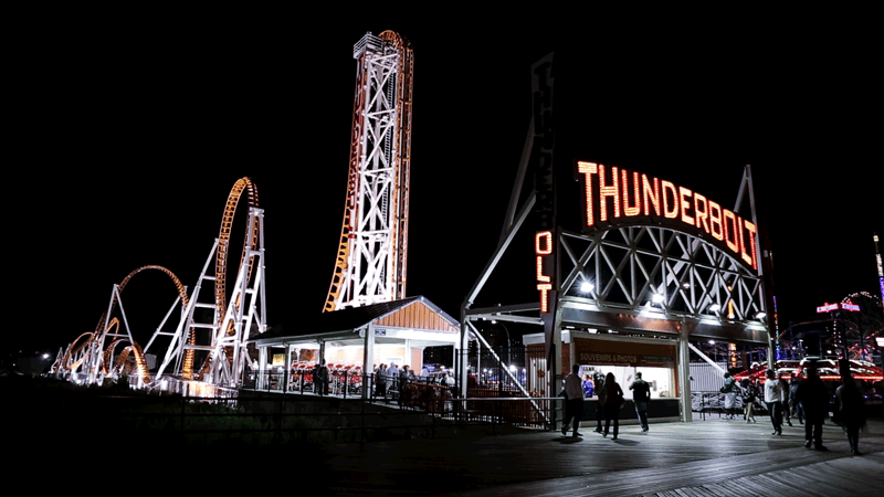 Pop-Click_Cinemagraph_Thunderbolt.gif