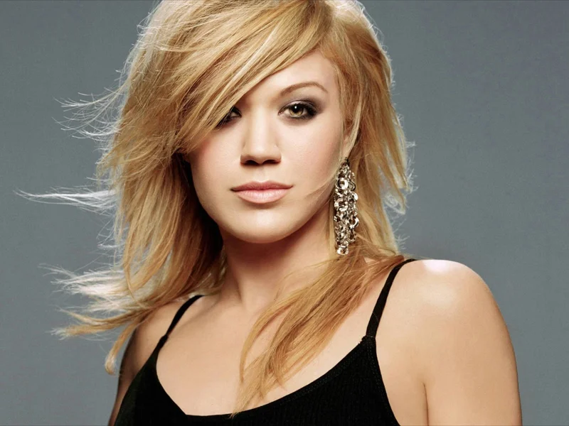 KELLY CLARKSON