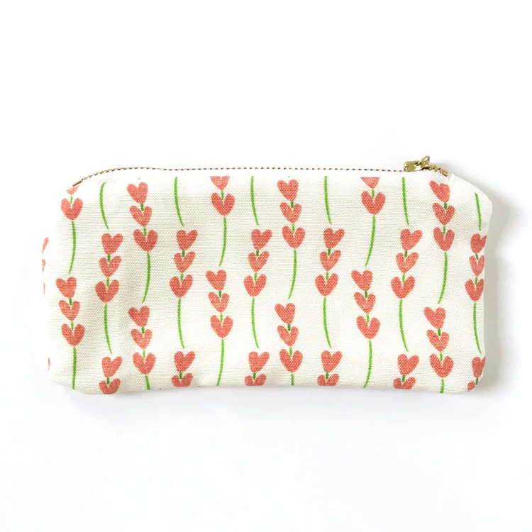 Amanda-Gomes-zipper-pouch-heart-rows2.jpg