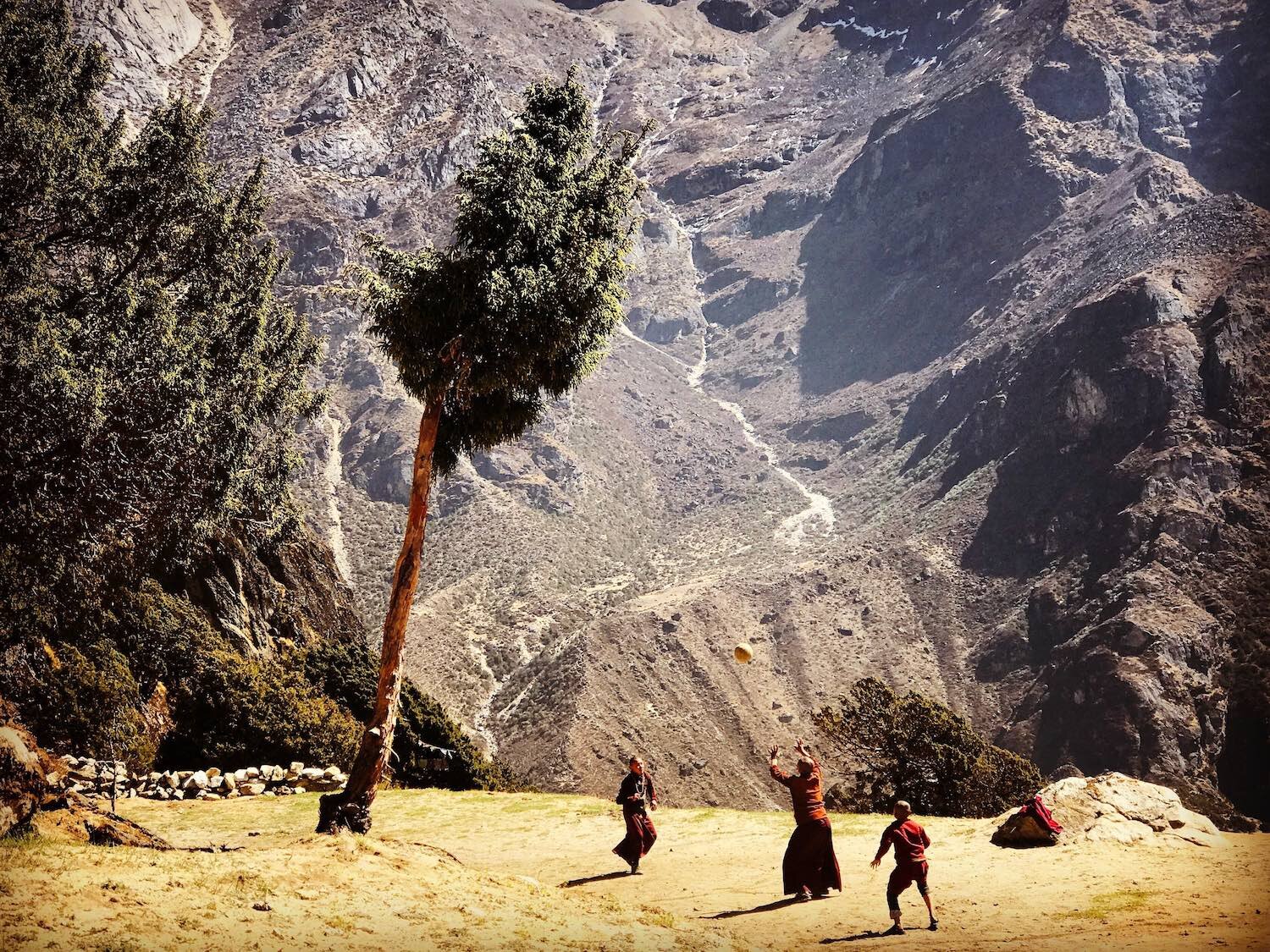 nepal-villagers-playing-voleyball.jpg