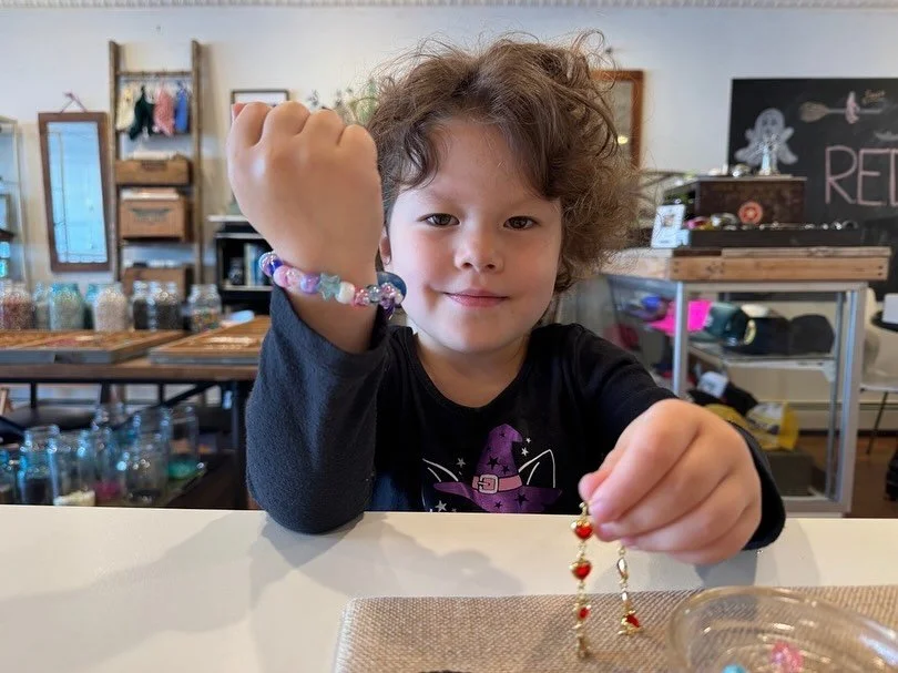 Cue these cuties who stopped by during yesterday’s Fall Festival to make their own stackers! Looking good Mackenzie and Remy!! ๐ป 
.
.
.
.
.
.
#thingstodoonlongisland #thingstodoinlongisland #supportlocal #buyhandmade #womanownedbusiness #cente