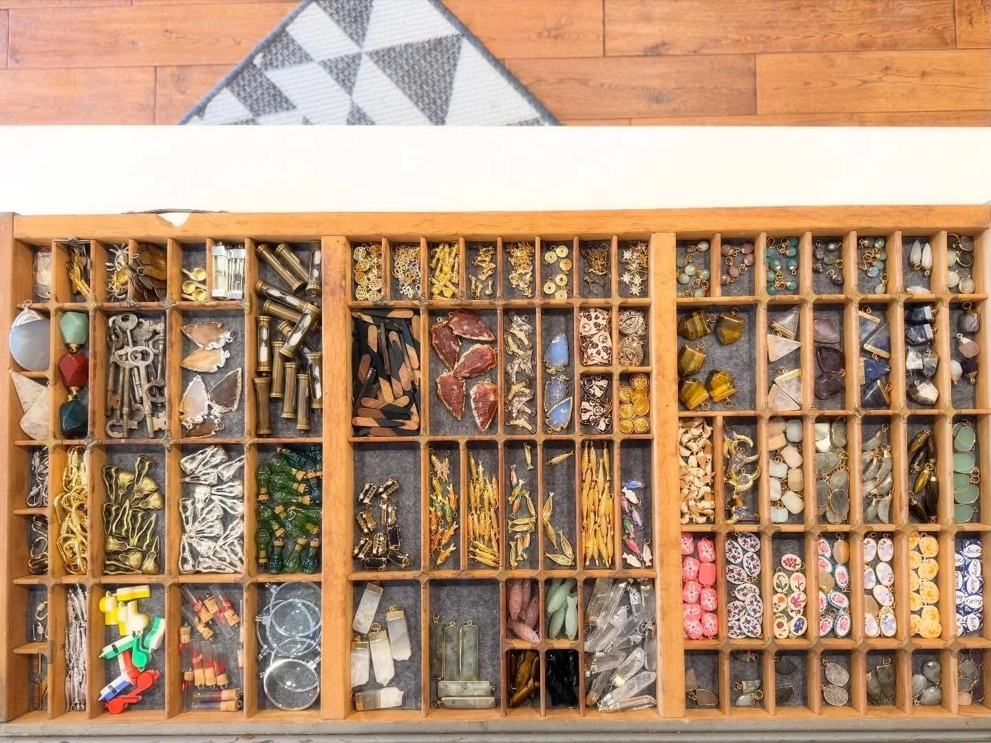 Pricing a brand new tray of trinkets and treasures. We&rsquo;re open today till 4pm 🪧 #rebeccadolberred #openstudio