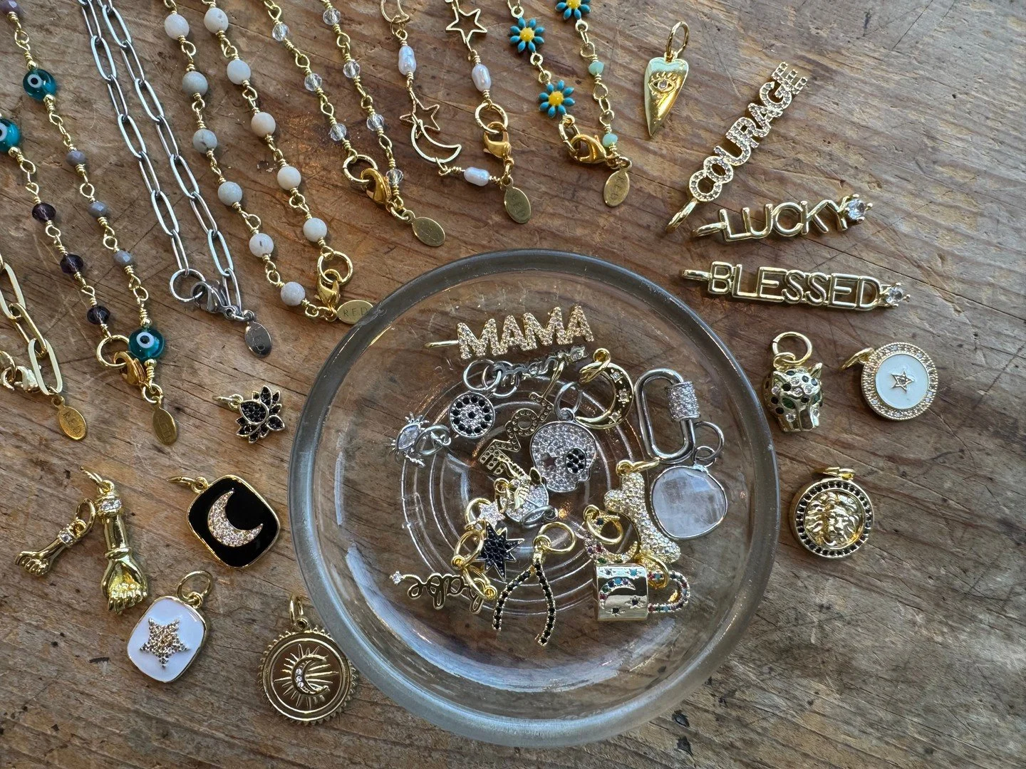 Rainy Saturdays at the studio are my favorite 🌦️ I'll be open 12-5pm today helping you design custom pieces for mom.  Stop by to create something special ✨#rebeccadolber #rebeccadolberred #custommothersdaygifts #centermoriches #jewelrystudiolongisla