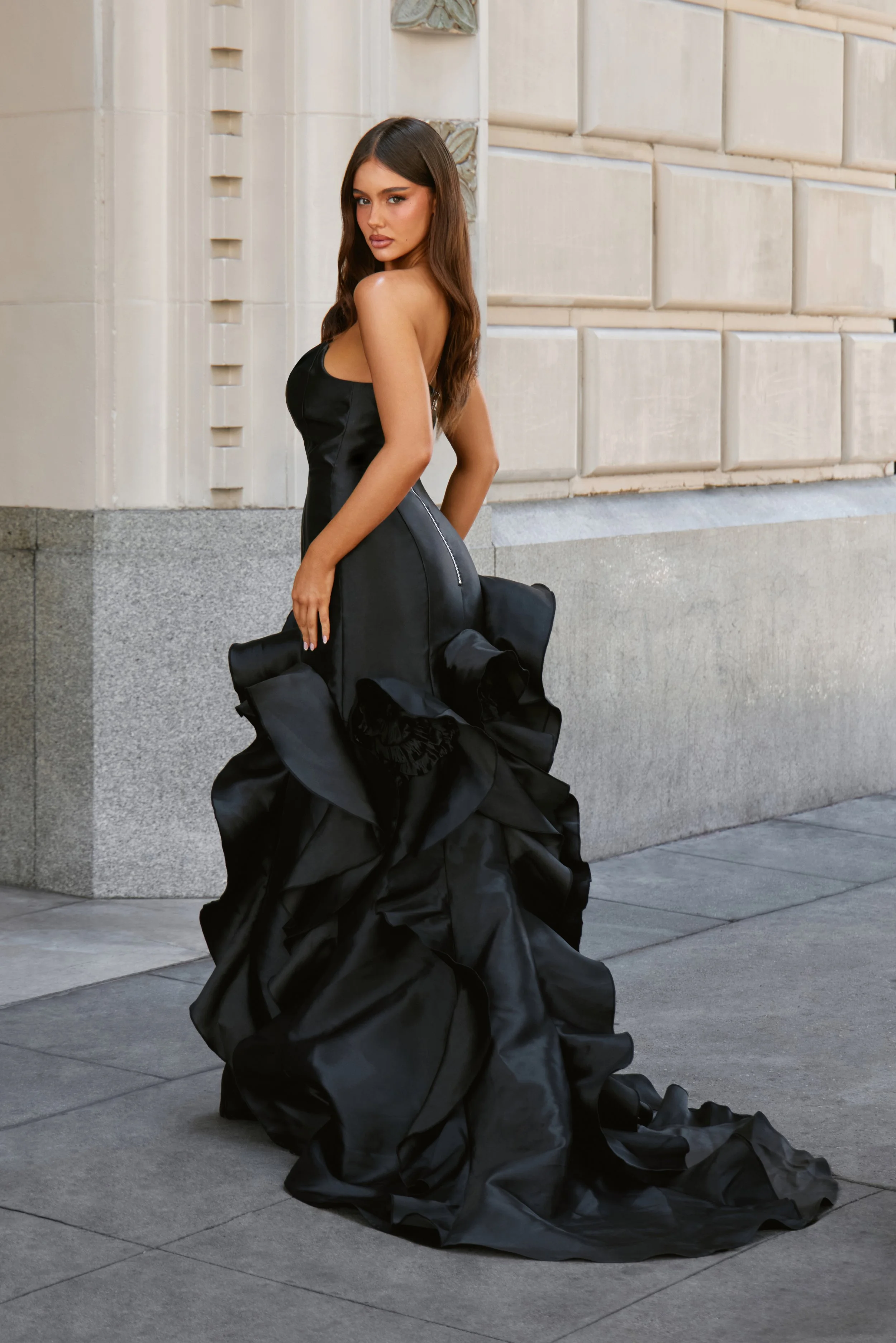 07-24-25_Ella-UGC_6_JY1098_Black_TK_MR_13-31-36_8189_WG.jpg