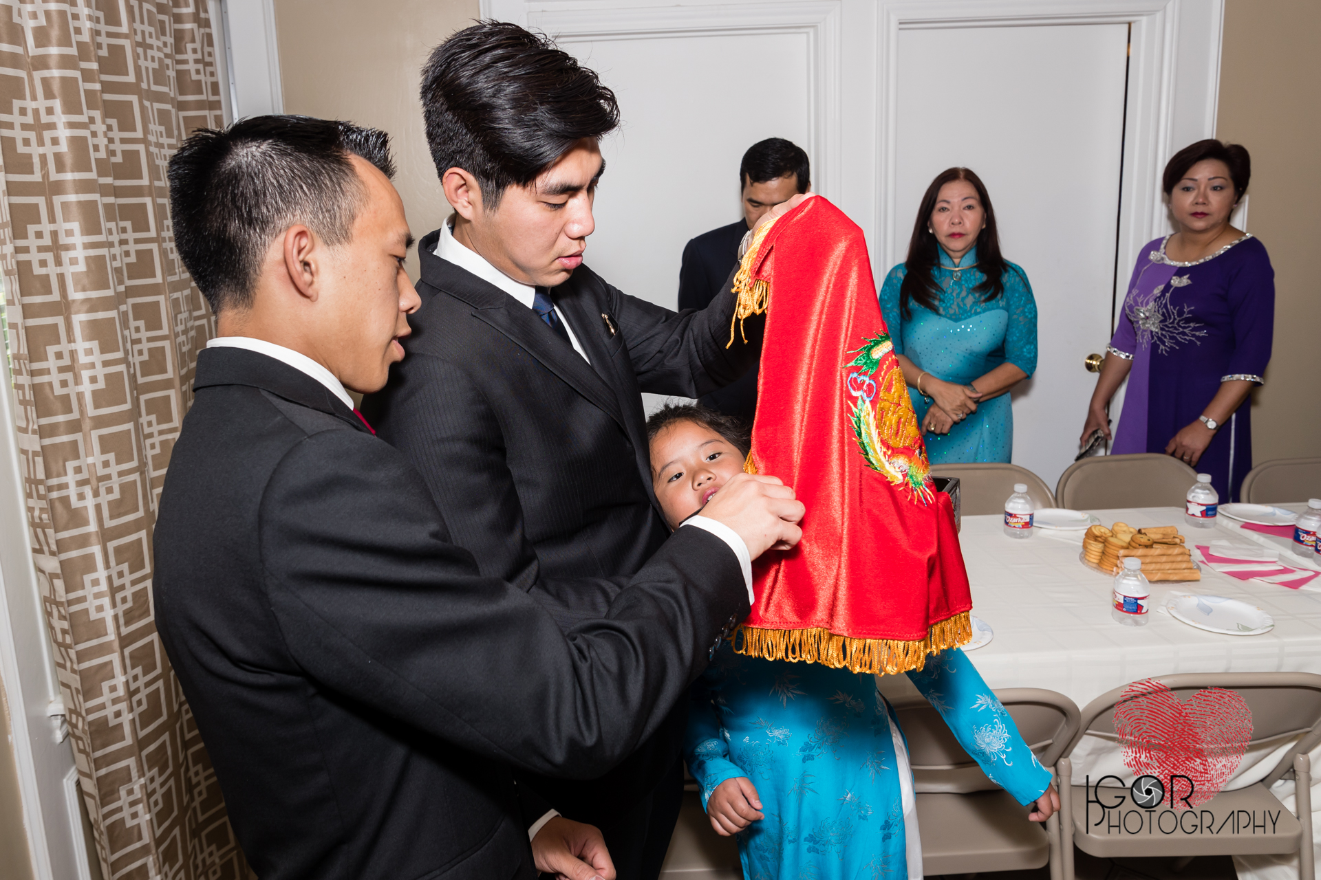 Tommy-linh-engagement-ceremony-5.jpg