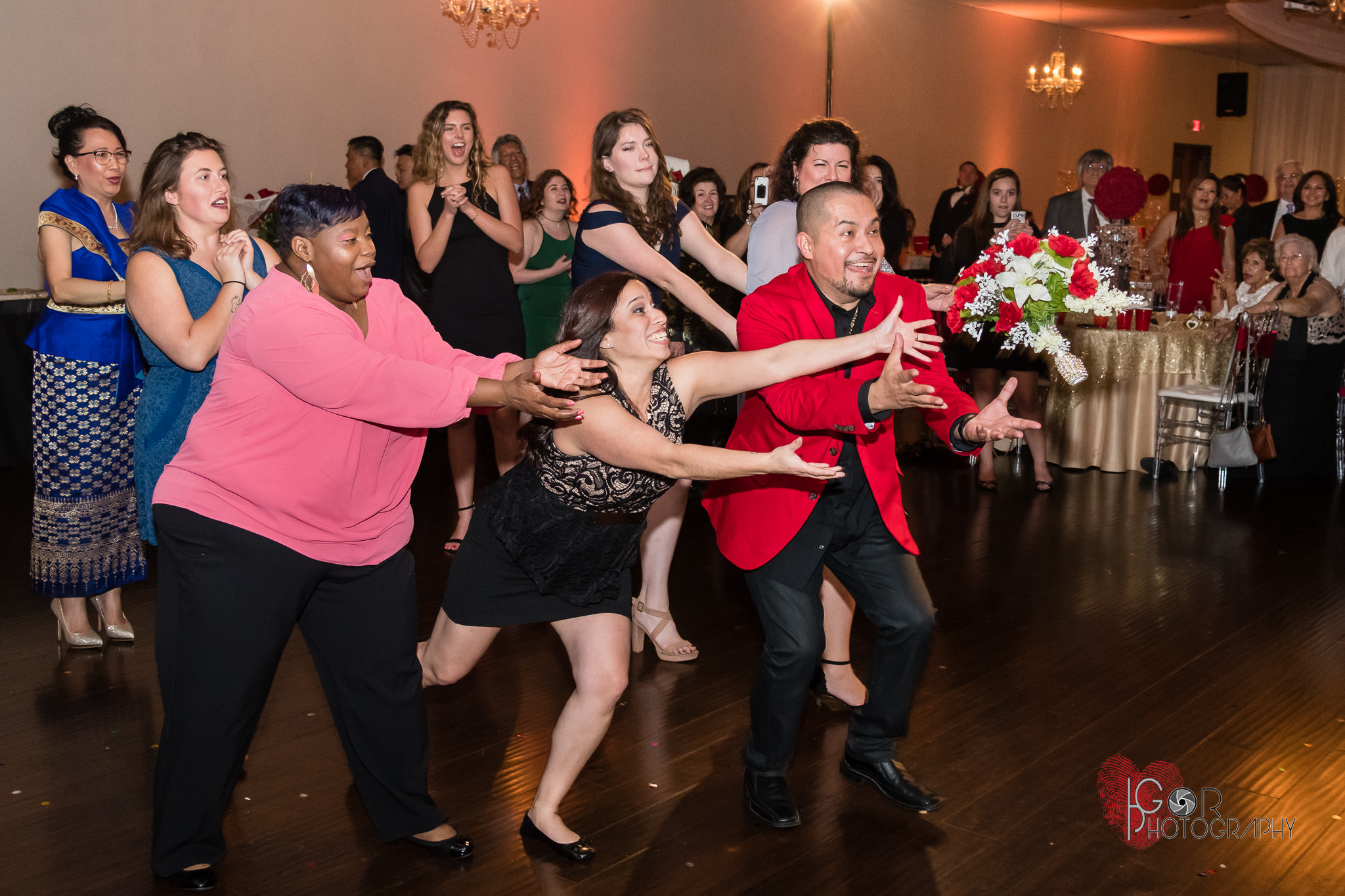 bouquet toss