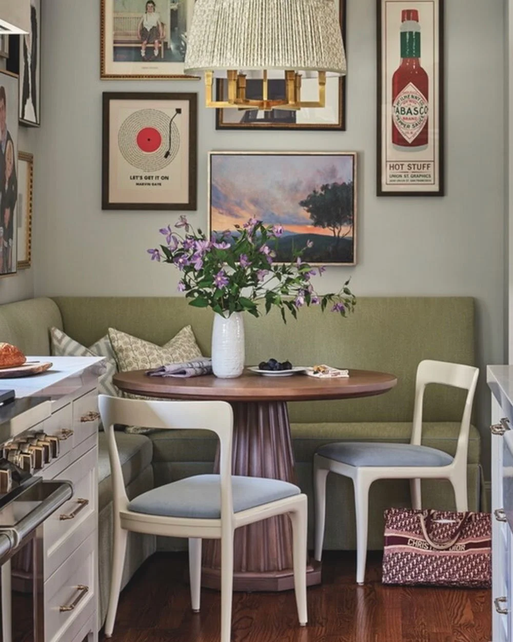 It was a treat to create this commissioned painting for @brookeadlerinteriors 's client and an even bigger treat to see the whole, stunning project written up in this month's issue of @queencitymag.

@brookeadlerinteriors put together a special galle
