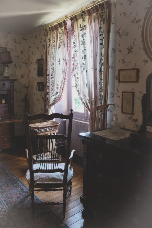All of the windows on the front of the house were beautifully lite by natural light in the morning. I loved the wide shelf of one window, the lace curtains in another and the beautifully draped pink flower curtains in the pink room. The cast iron radiator reminded me of my first apartment after getting married. Great heat.