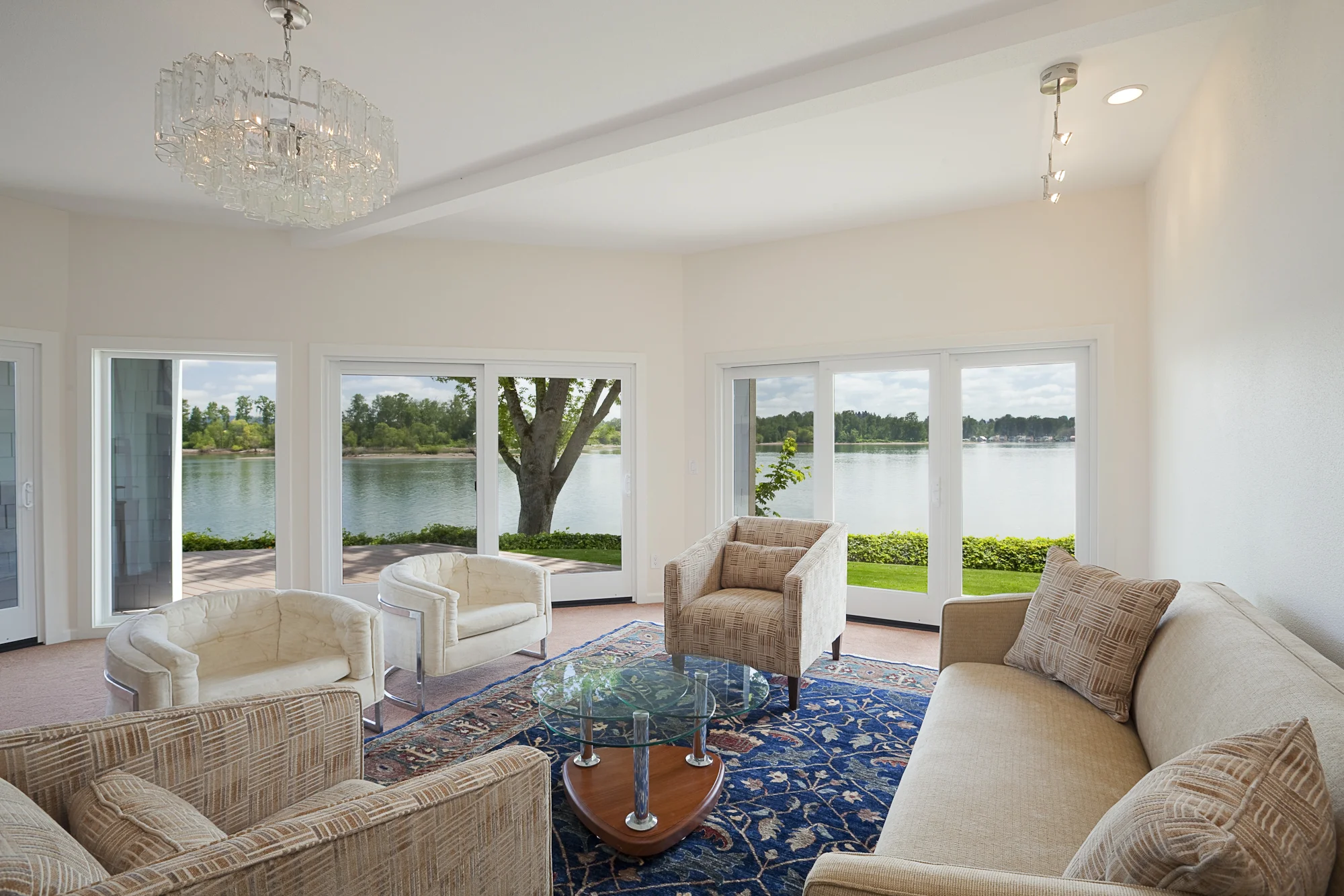 5816 SW Riverpoint Living.jpg