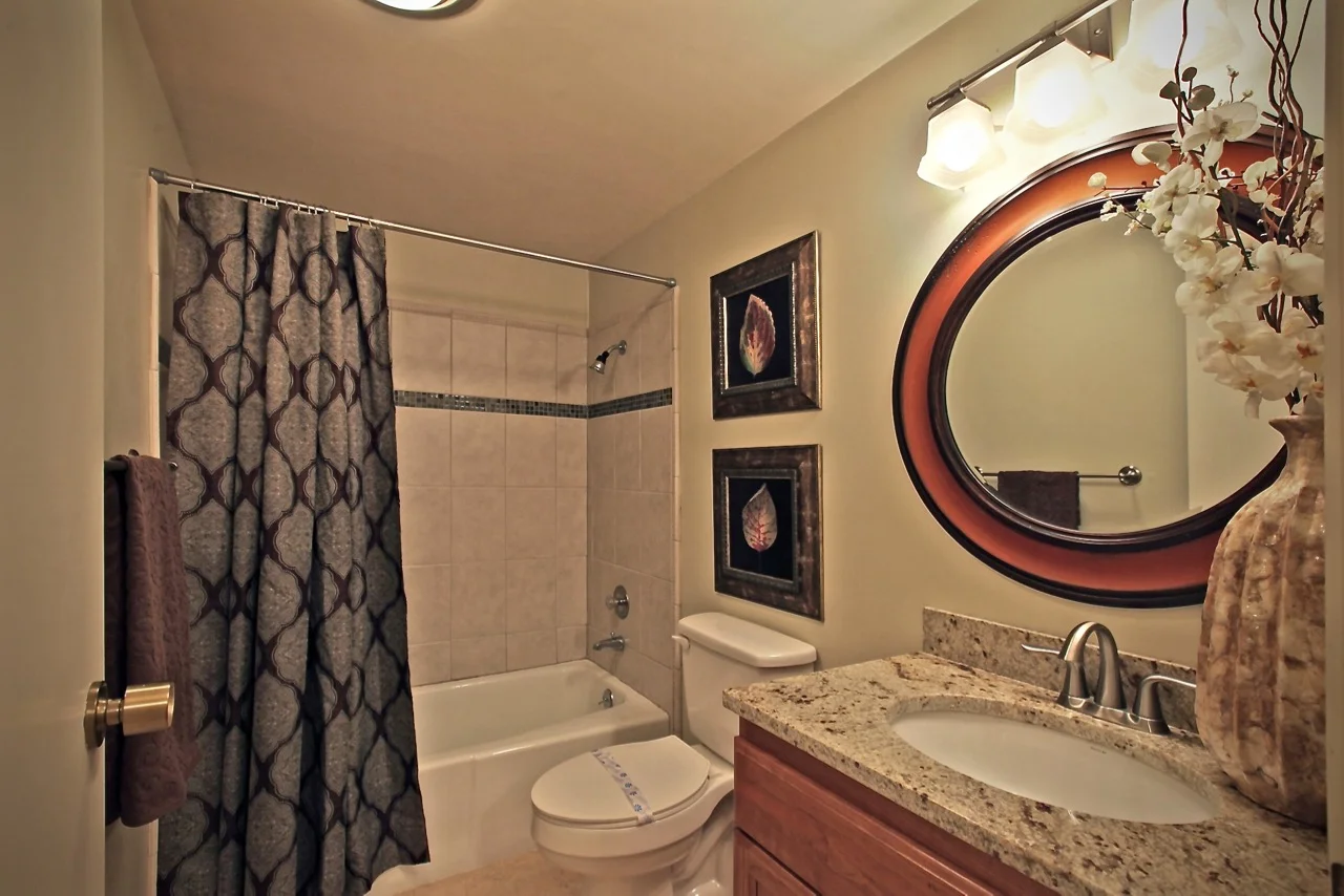 790 SE Webber 105 Bathroom.jpg
