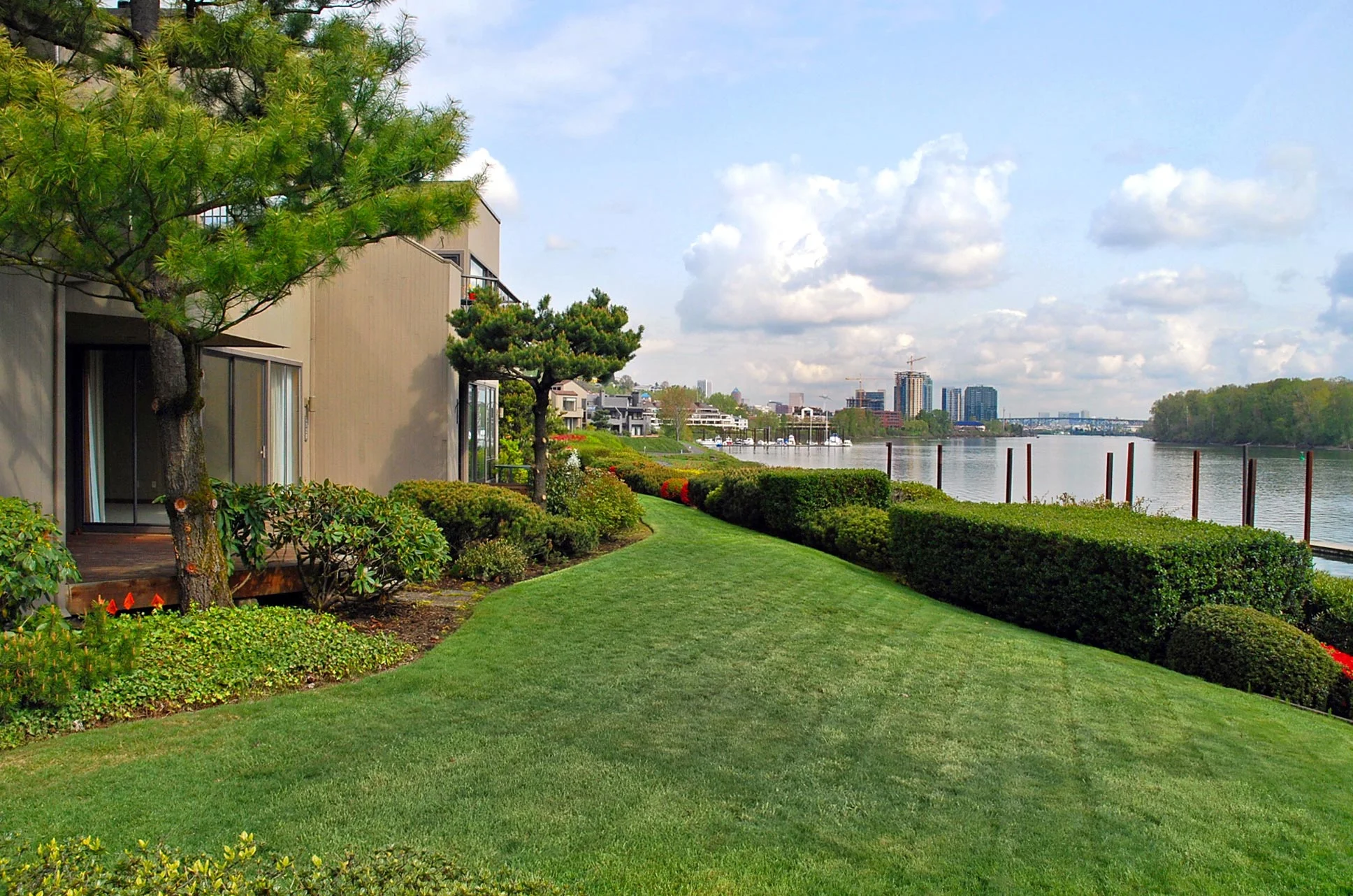 Riverpoint condos are located along the banks of the Willamette river in Johns Landing