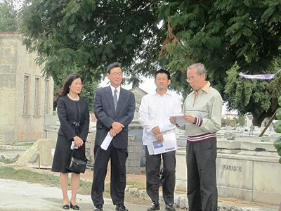 Japanese Ambassador to Cuba, Mr. Hiroshi Sato, and his wife, Mrs. Sato, Mr. Tsutomu Okada (former Consul), and Cuban nikkei Mario Naito. Nov. 11, 2012.