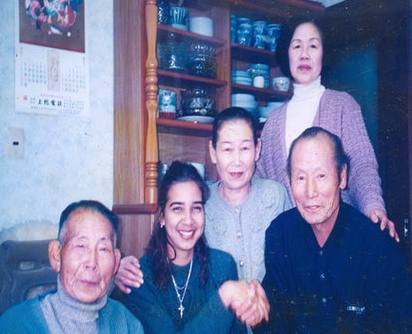 "Visita de Karelia bisnieta (yonsei) de Kenichi Fujishiro a los parientes en Otaki, 1998".