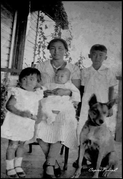Mieko y sus hijos.JPG