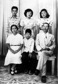 Kamaichi Iha and family