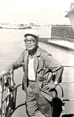      &nbsp;    

 
    Manolo “Corazón”   Por Sayuri Martínez Ishikawa     Mi abuelo Zenshun “Manolo” Ishikawa llegó a La Habana con 19 años en 1927, había nacido en Okinawa en febrero de 1908. Antes, había llegado su hermano Kyukichi “Nisan”, quien 