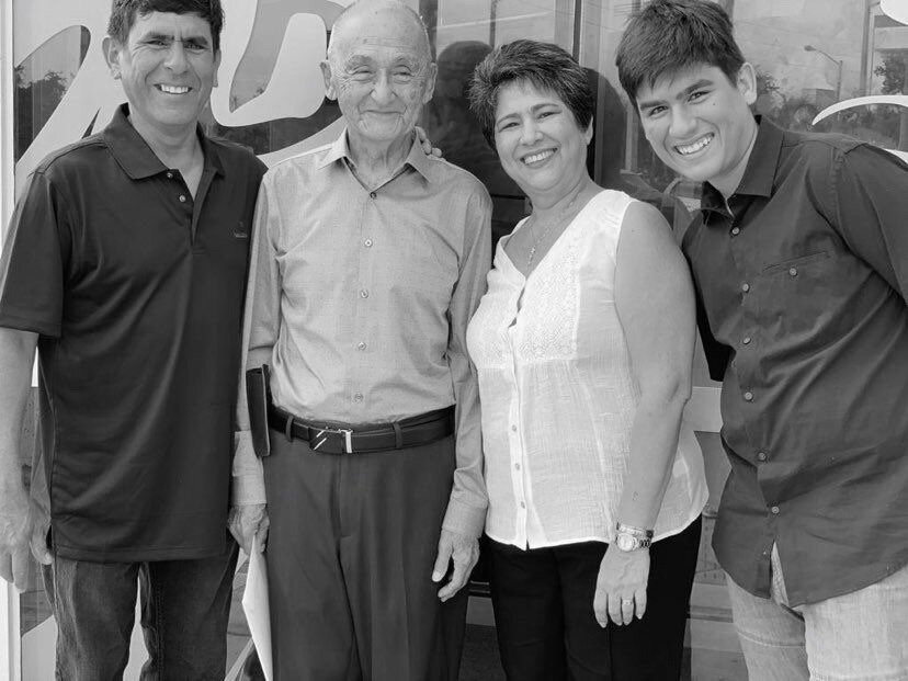      

 
     A la memoria de Anette Sumie Kagana    Como descendientes, nuestra relación con lo japonés se originó en Cuba, nuestros antepasados emigraron a la isla -en su mayoría en la primera mitad del siglo XX, debido a diferentes contextos migra