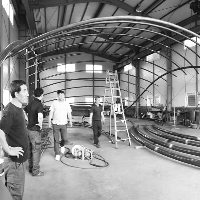 The Ripple Pavilion is shaping up. The steel frame built in mere 5 days. We simply admire Korean craftsmanship.  #pavilion #artinstallation #structure #forreal #steelstructure #beauty #ready 
#경남도립미술관 #파빌리온 #설치미술 #드디어 #시공 #한국기술의힘 #디지인 #koreadesign #a