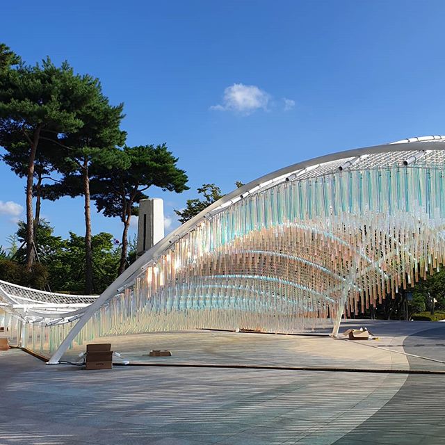 The sculpture that changes with time. 
#ripplepavilion @gam_korea #soohyunchang #kineticsculpture #kineticart #interactive #art #reflection #lightsculpture