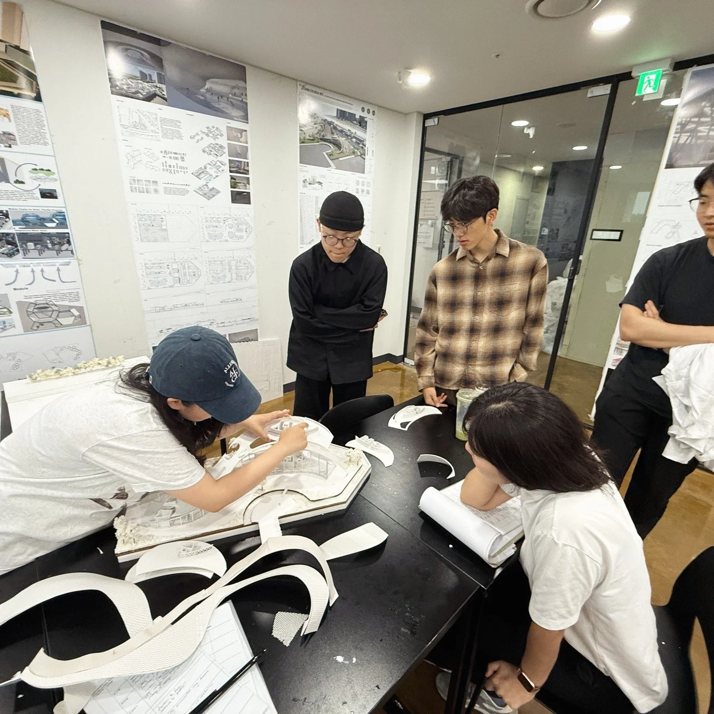 Modular City in Korea University 3rd Year studio explored a regeneration of an active rainfall reservoir. Modular marrying with parametric assembly gives inspiration of a new building form. From sport center, elderly rehab, pool center, to an open ma