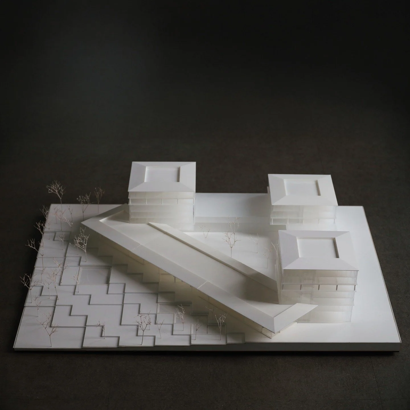 An exhibition model as a finalist for the Korea Wood Design Award (used to our proposal for Daejeon Govt. Complex). The wood canopy greets the public and hosts all large public function before entering the the three main office buildings. 

대한민국 목조건축
