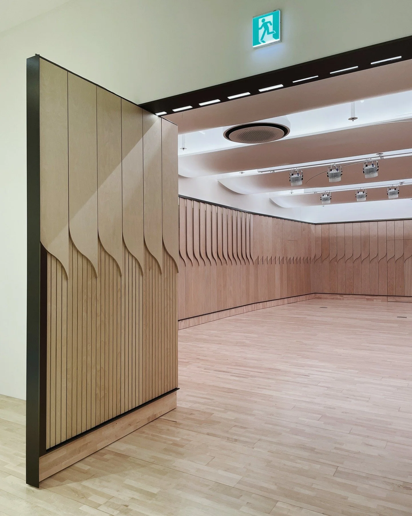 A Concert Hall details for CNCITY Maum Foundation. 

Owner of the energy company has a deep passion for music (even though he was a public prosecutor in his previous life). We designed a concert hall that can host chamber to orchestra scale music eve